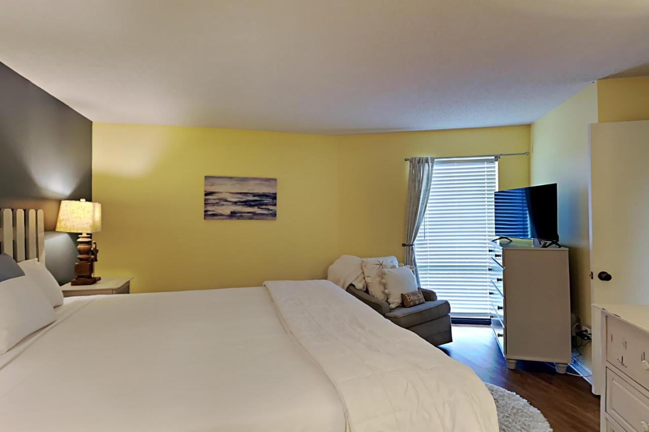 Apartment Edgewater Tower Iii 805