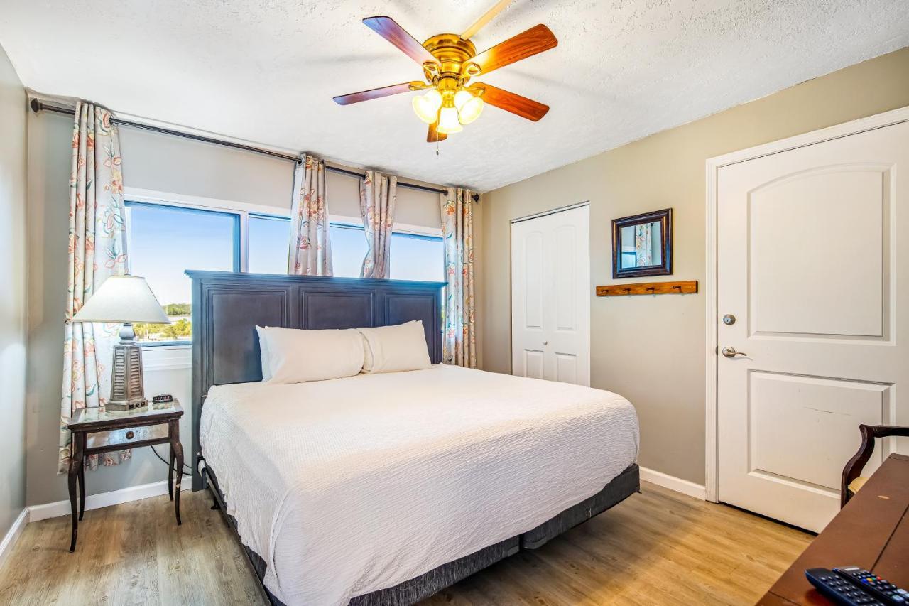 Apartment Pinnacle Port A-101