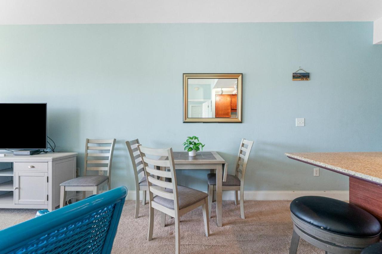 She Sells Seashells By The Seashore - Laketown Wharf #725 By Nautical Holiday home