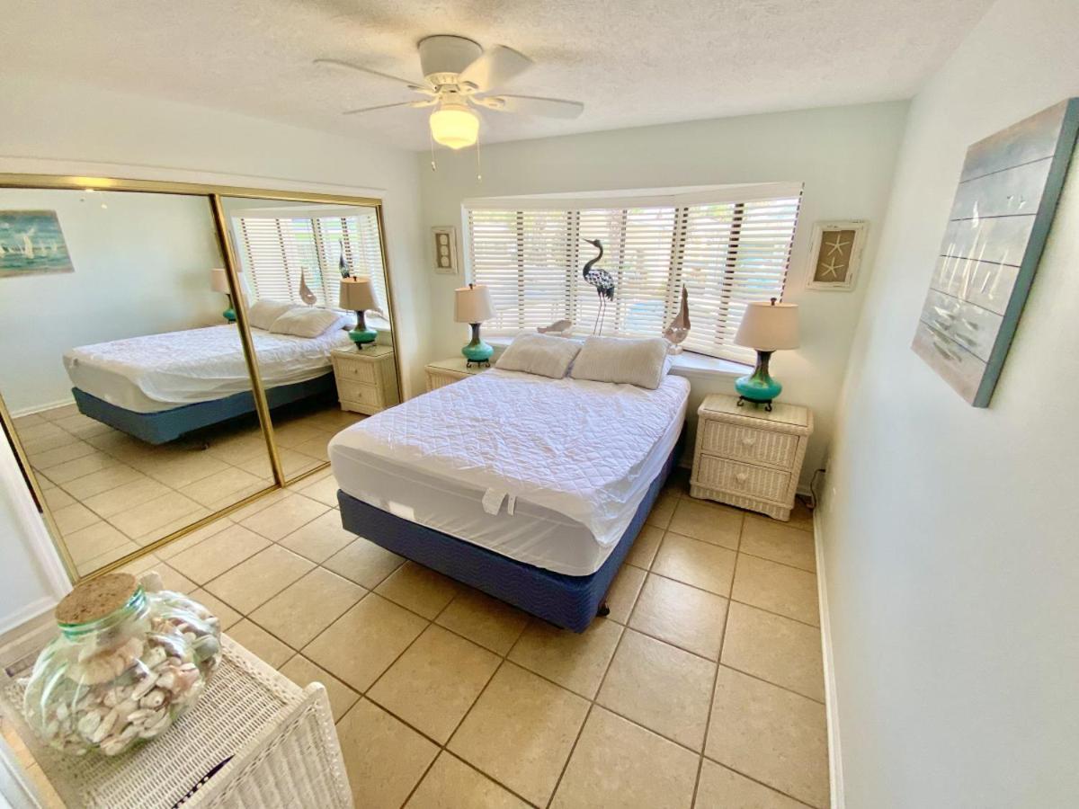 Venture Out 332 Lagoon Ln With 2 Golf Carts Holiday home *