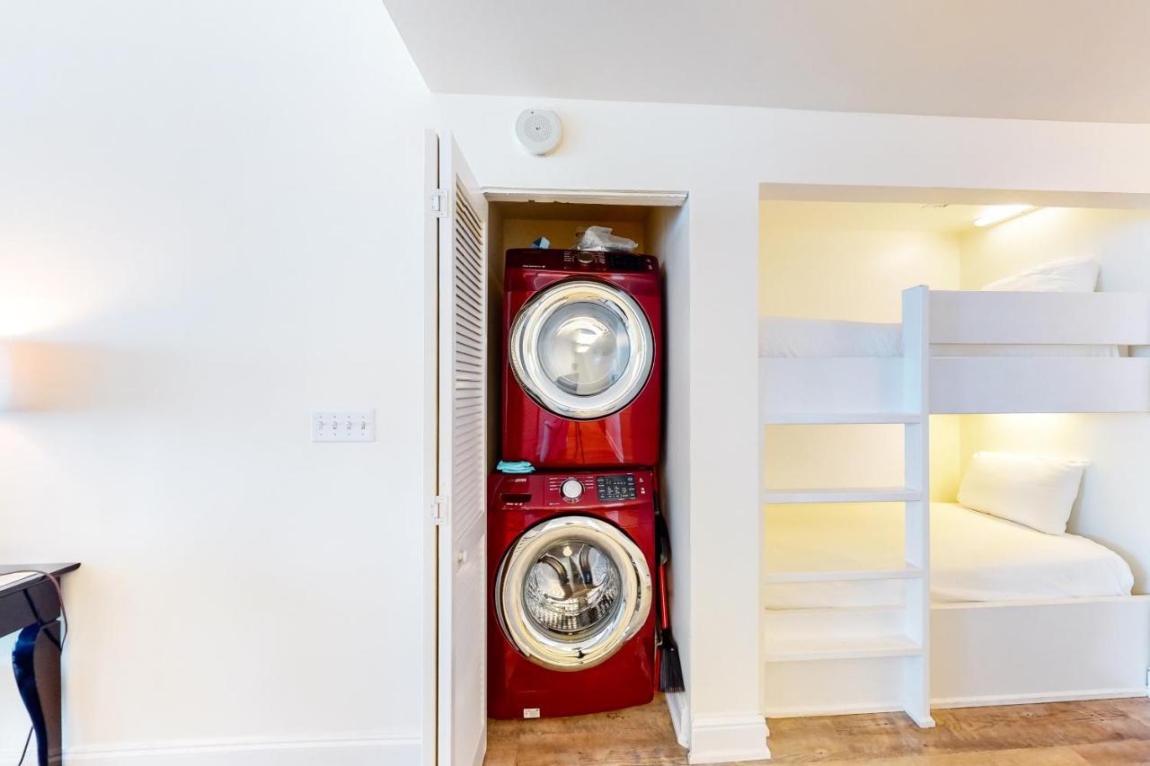 Aqua 405 Apartment