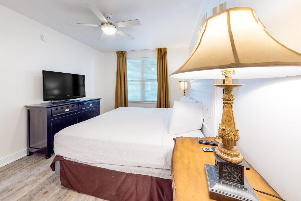 Aqua 405 Apartment