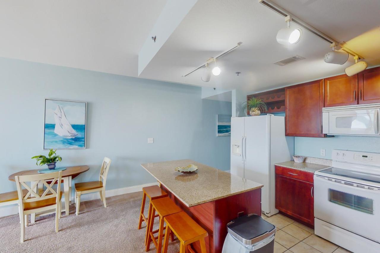 Laketown Wharf 1732 Apartment *