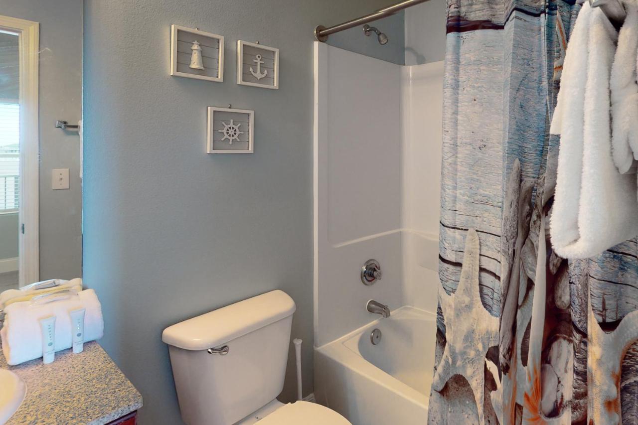 Laketown Wharf 1038 Apartment *