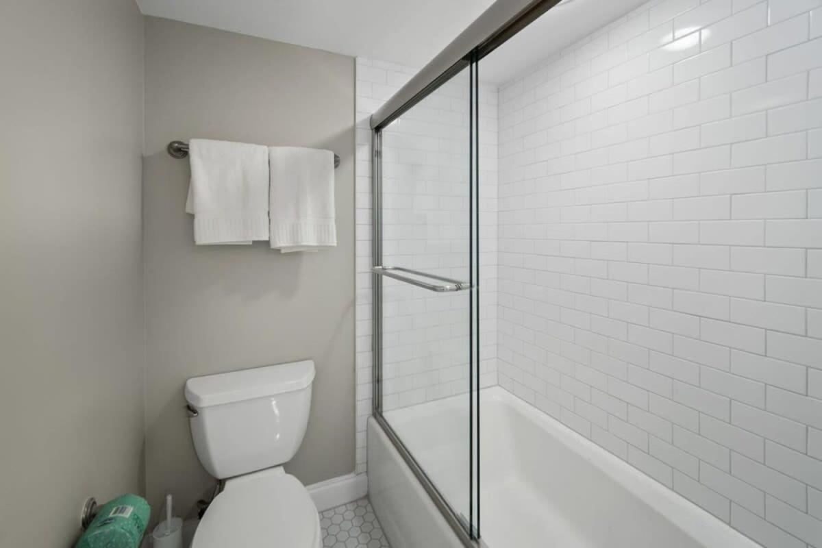 Newly Renovated With Private Balcony! Holiday home *