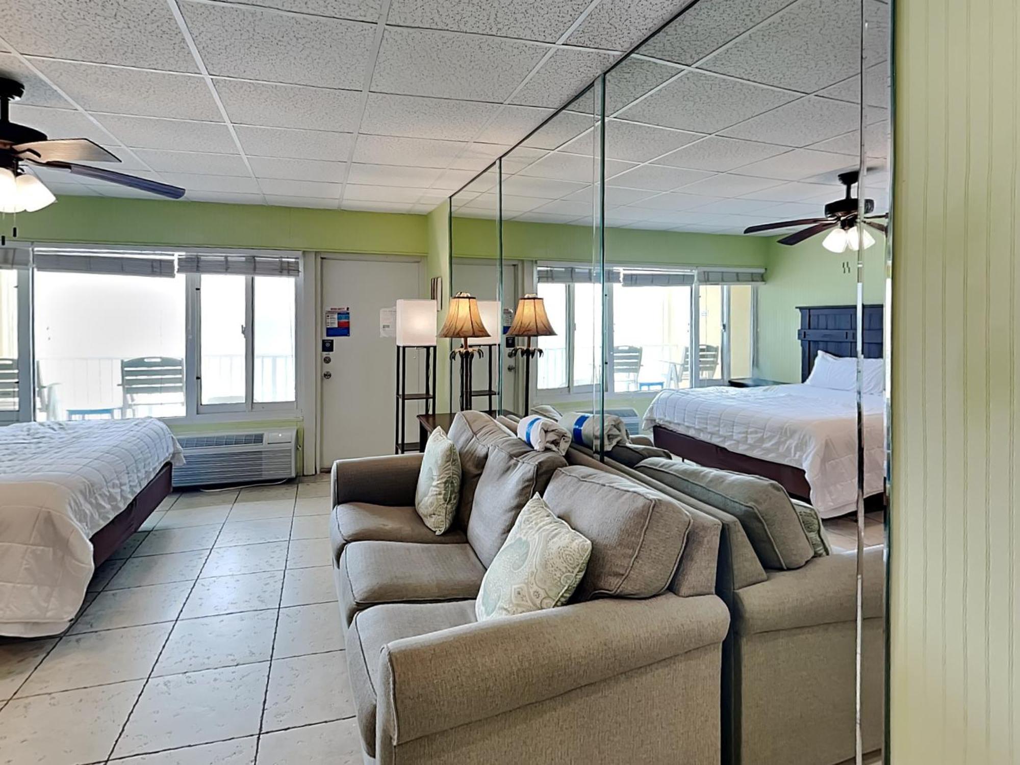 Continental 404 Apartment *
