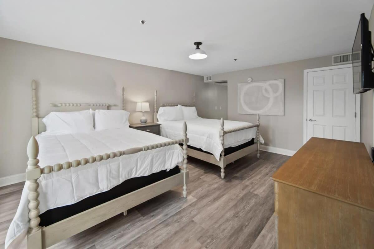Newly Renovated With Private Balcony! Holiday home *