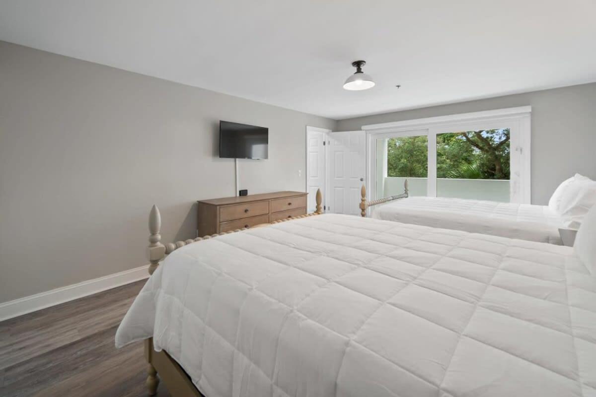 Newly Renovated With Private Balcony! * Panama City Beach