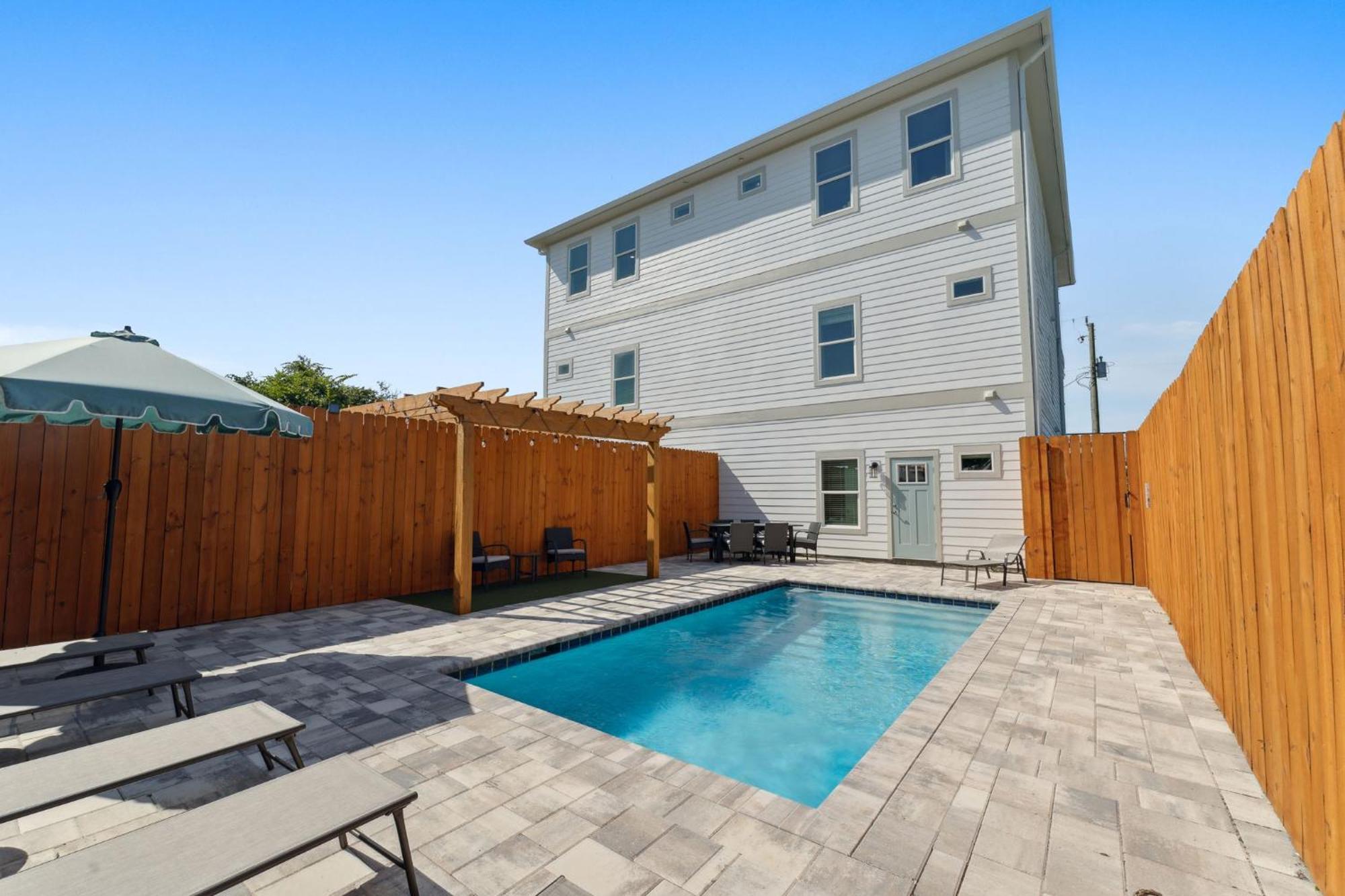 Grand Retreat Ii: 4br, 5ba, Sleeps 15 Private Pool Your Perfect Escape! * Panama City Beach