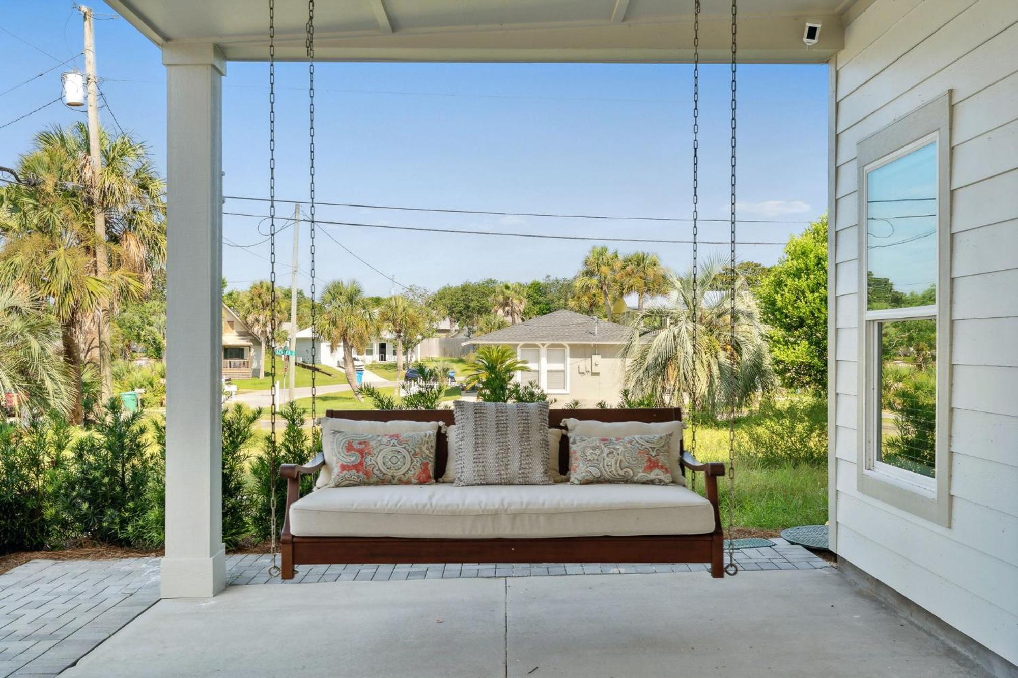 Grand Retreat Ii: 4br, 5ba, Sleeps 15 Private Pool Your Perfect Escape! Holiday home