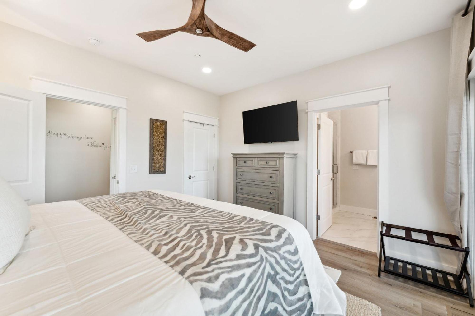 Grand Retreat Ii: 4br, 5ba, Sleeps 15 Private Pool Your Perfect Escape! Holiday home *