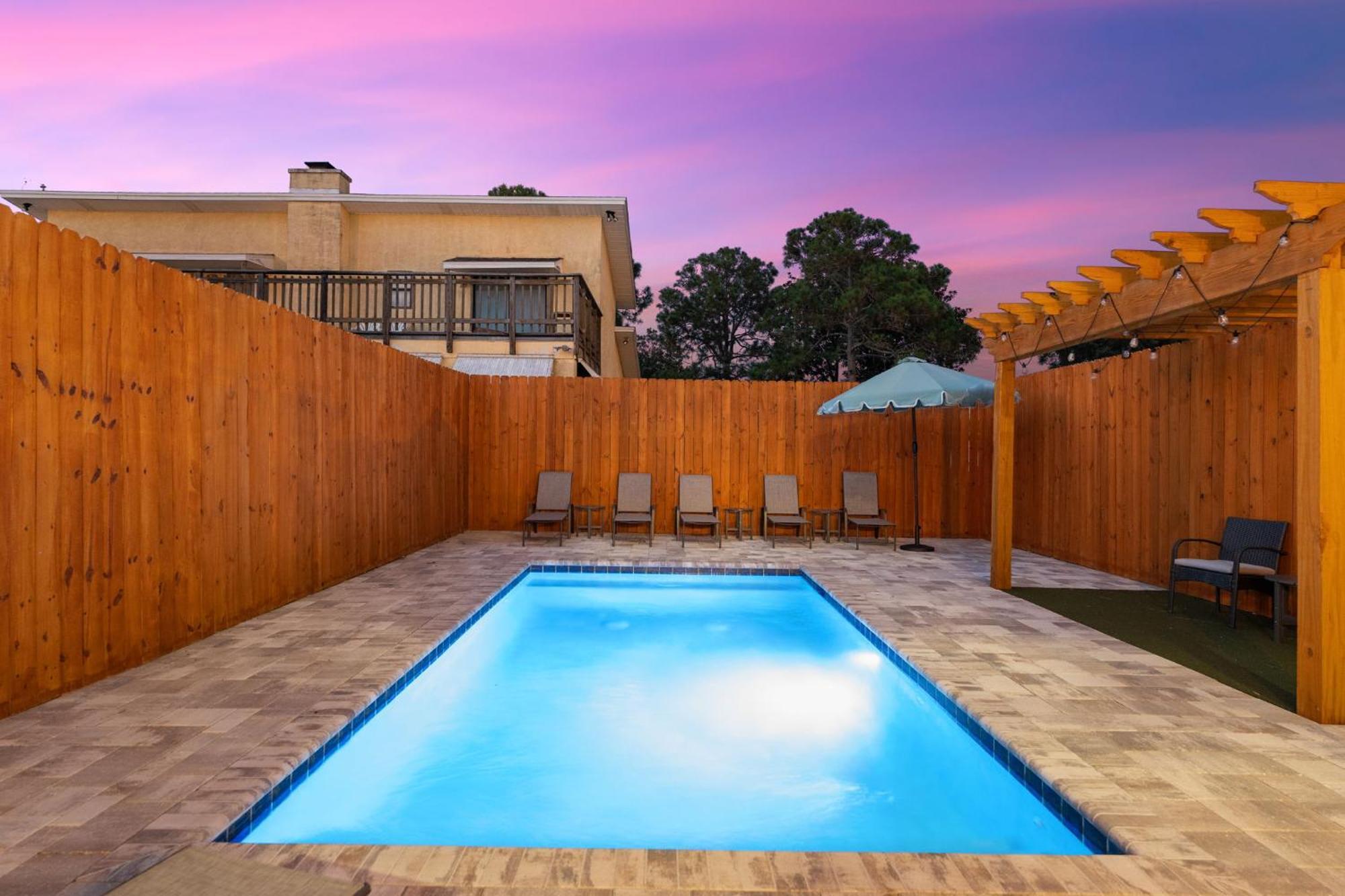 Grand Retreat Ii: 4br, 5ba, Sleeps 15 Private Pool Your Perfect Escape!
