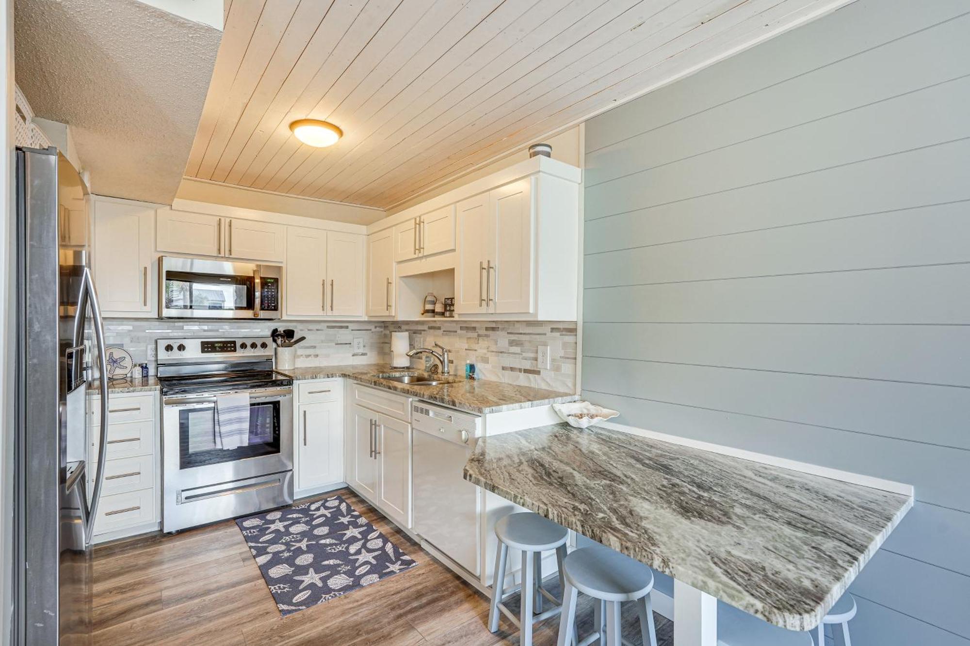 Coastal Pcb - Walk To The Ocean! Apartment *
