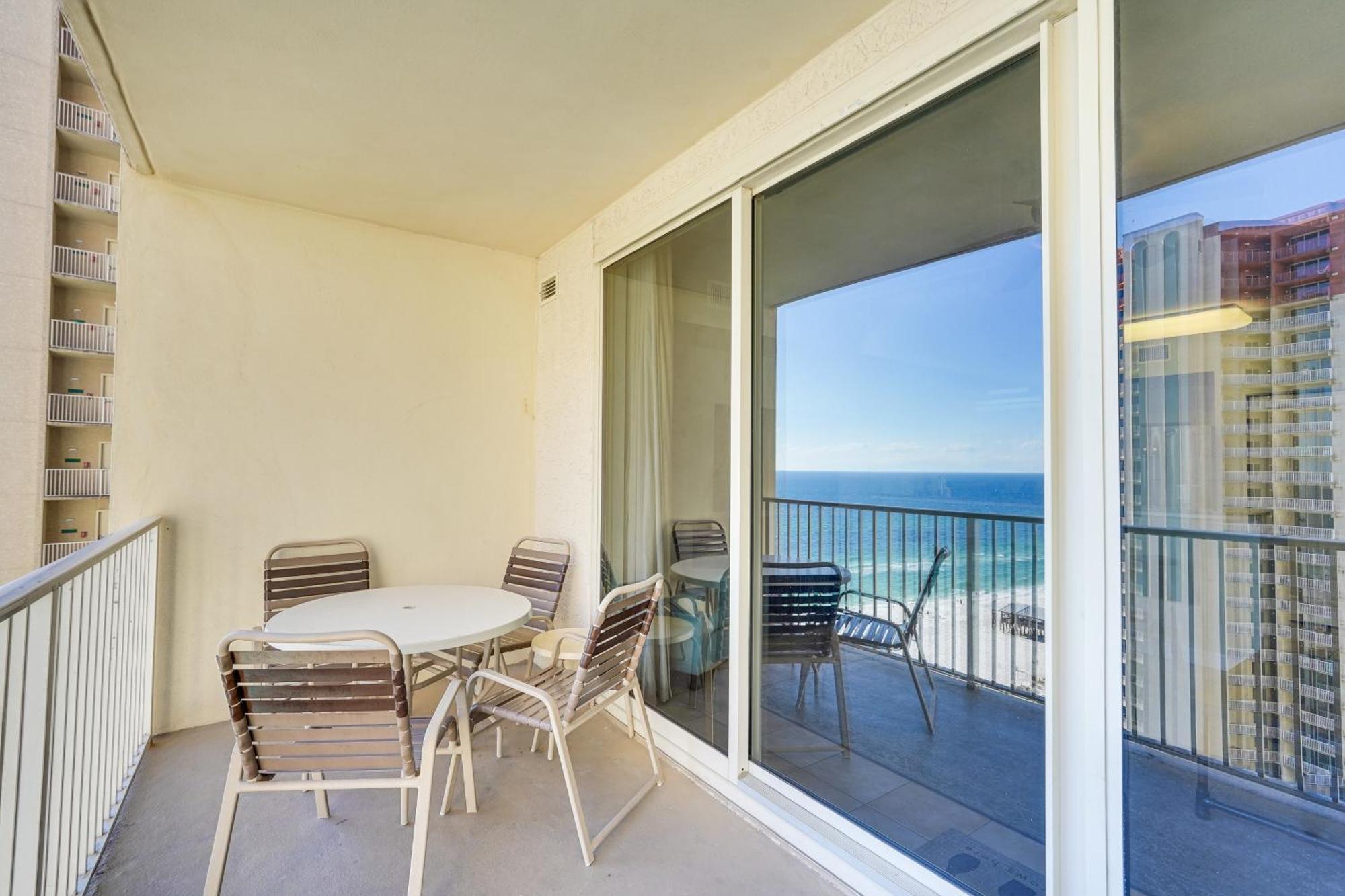 Panama With Balcony And Ocean View! Apartment
