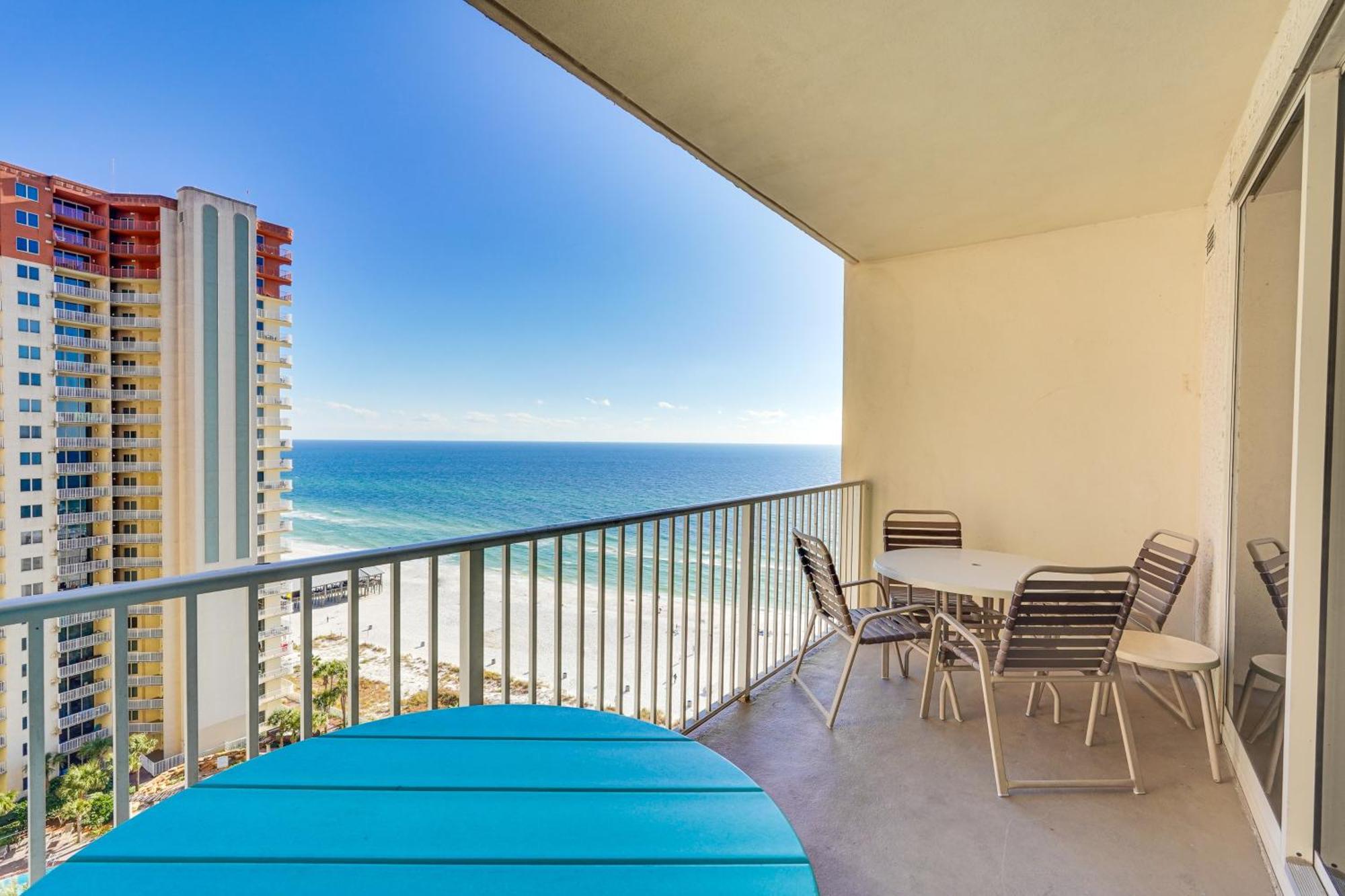 Panama With Balcony And Ocean View!
