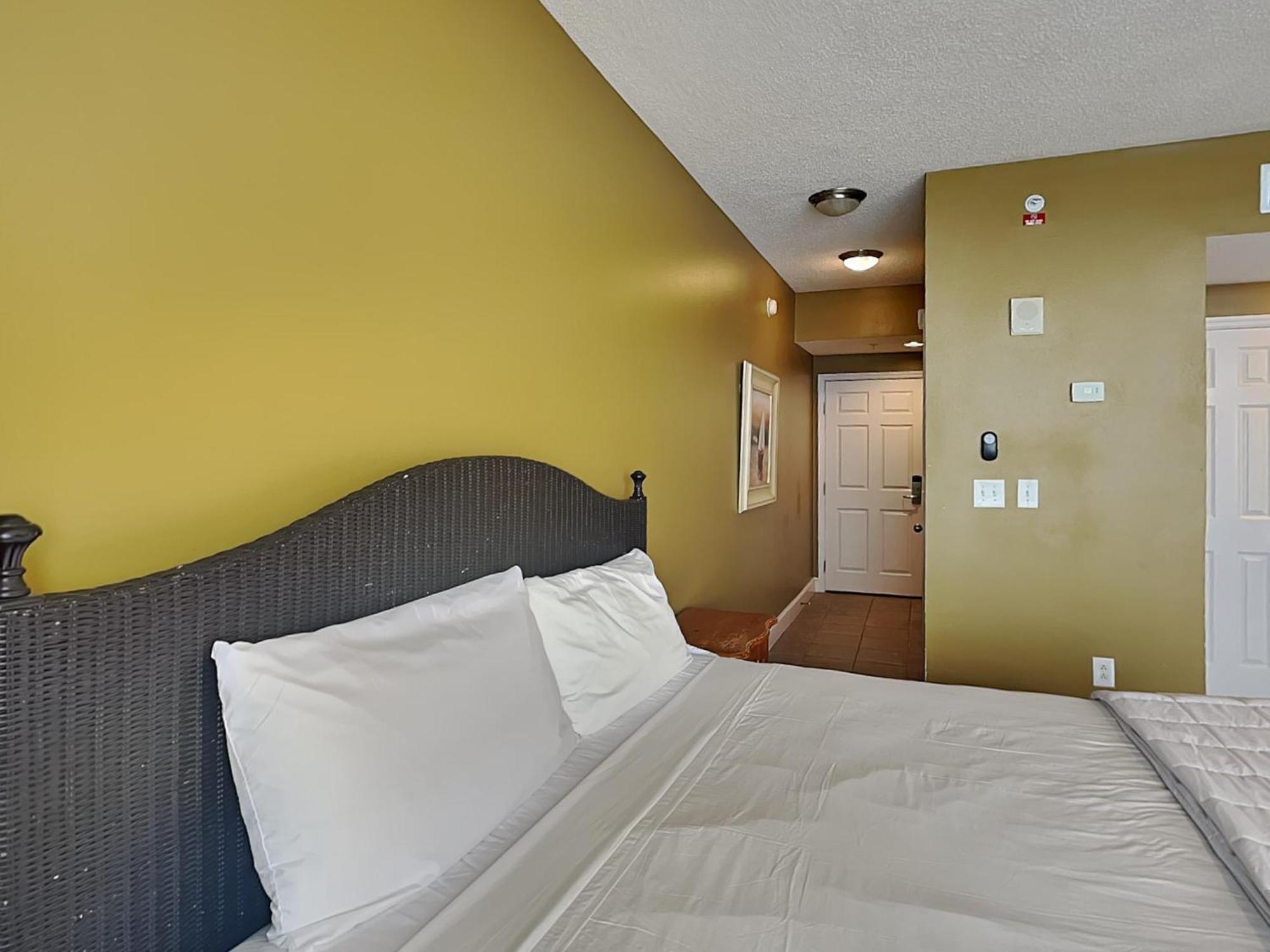 Majestic Towers I 1509 Apartment *