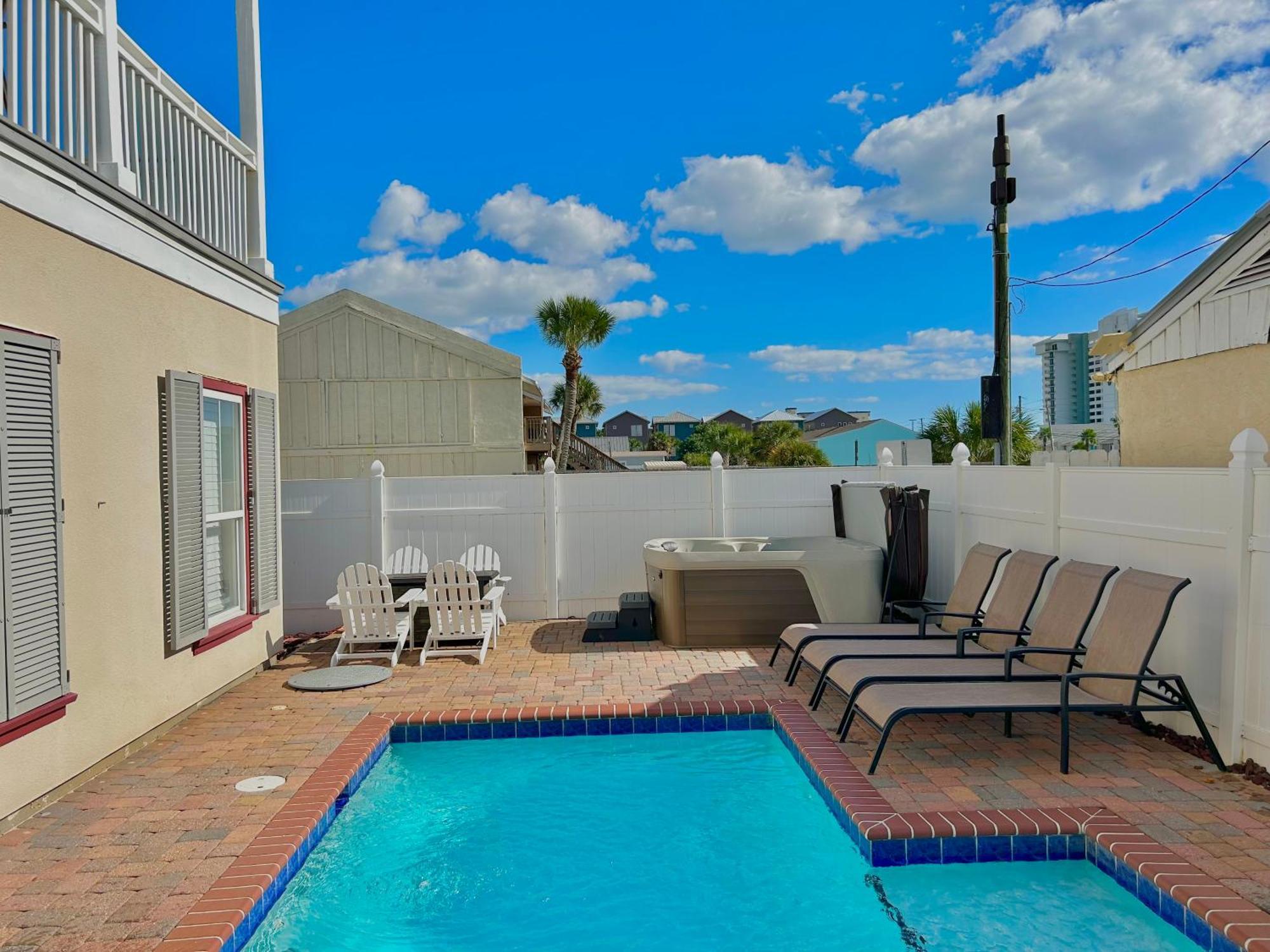 Holiday home Seas The Day: Luxury With Private Pool And Complimentary Amenities *