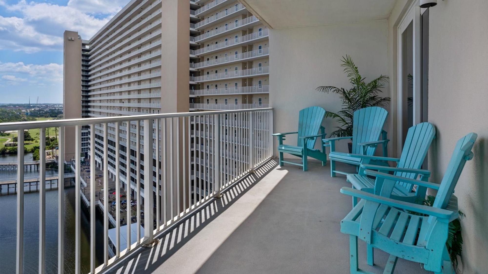 Next To The 10th Floor Pool - Laketown Wharf 1031- 2 Bd Bunks, 2ba, And Amazing Amenities! *