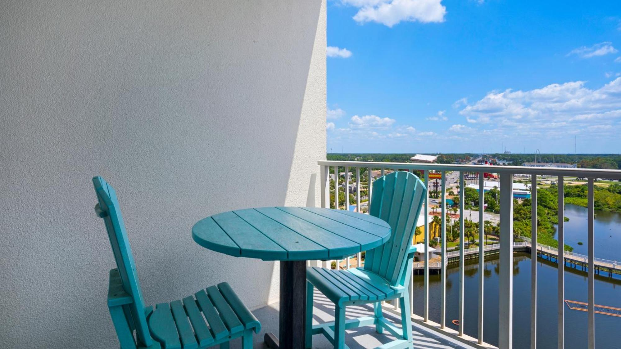 Next To The 10th Floor Pool - Laketown Wharf 1031- 2 Bd Bunks, 2ba, And Amazing Amenities! Holiday home