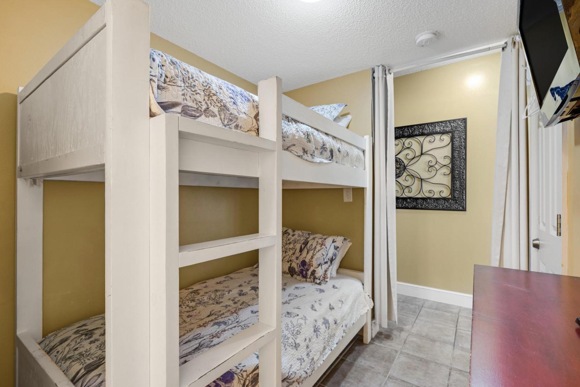 Parking Fee Included-majestic 1-1306! Gulf Front 1bedroom, Pool,hot Tubs,tennis Panama City Beach