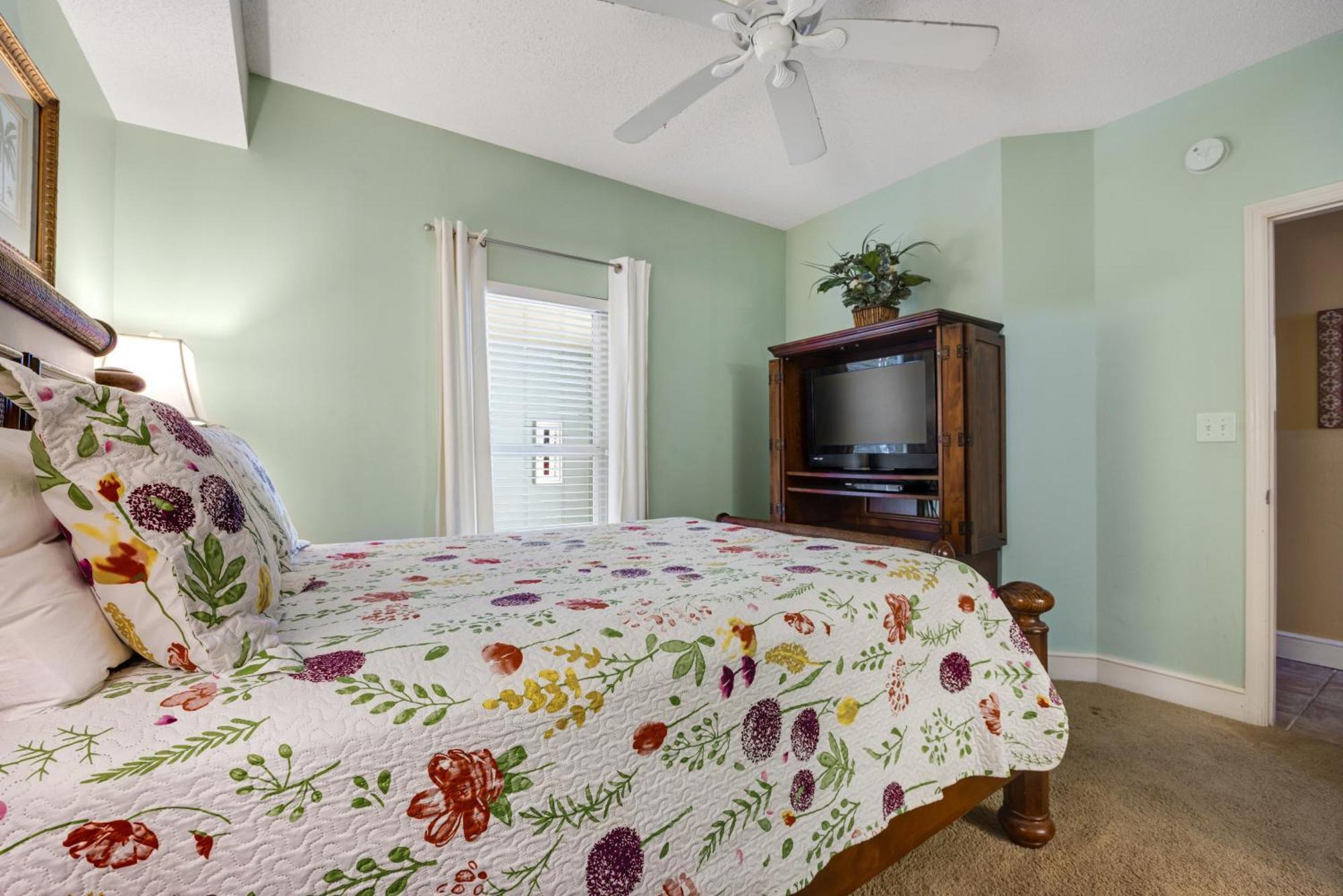 Holiday home Parking Fee Included-majestic 1-1306! Gulf Front 1bedroom, Pool,hot Tubs,tennis *