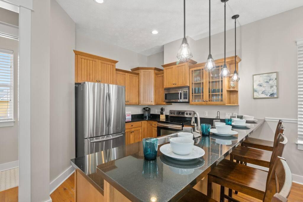 Seas The Day: Luxury With Private Pool And Complimentary Amenities Holiday home