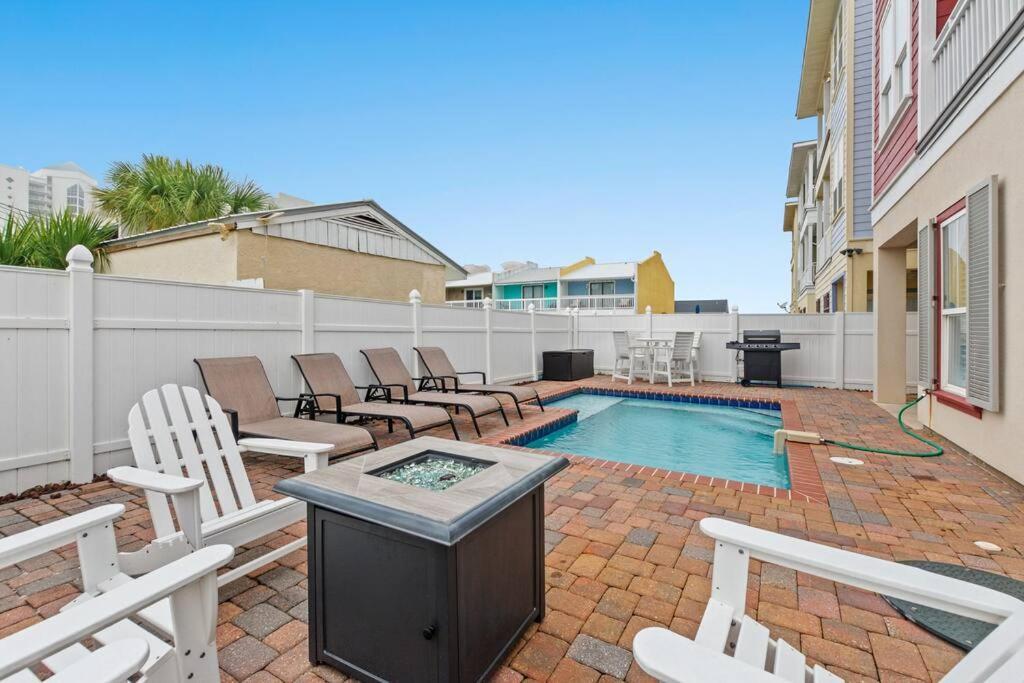 Seas The Day: Luxury With Private Pool And Complimentary Amenities Holiday home