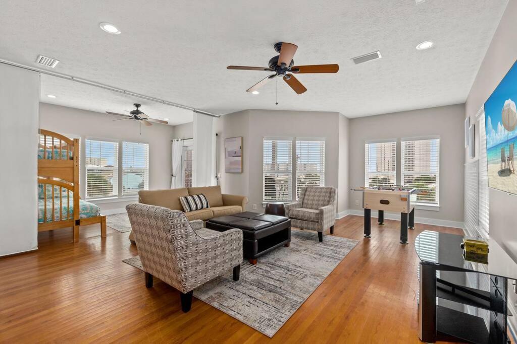 Seas The Day: Luxury With Private Pool And Complimentary Amenities Holiday home