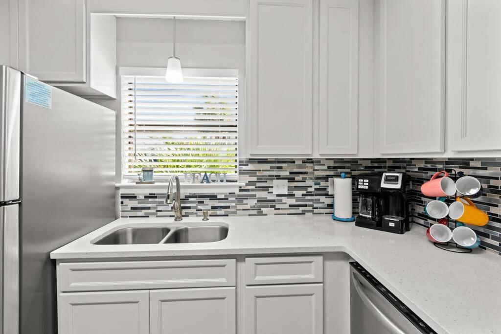 Absolute Beach - Seasonal Hot Tub, Bbq, 700 Feet To Beach, Central Pcb, Free Daily Activities, & More! Holiday home