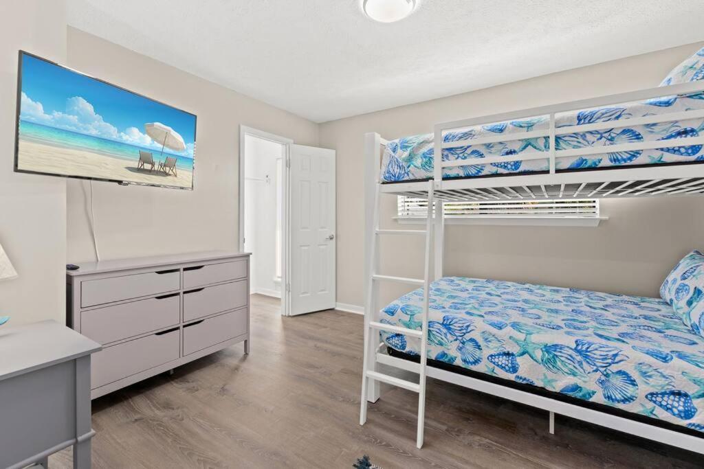 Absolute Beach - Seasonal Hot Tub, Bbq, 700 Feet To Beach, Central Pcb, Free Daily Activities, & More! *