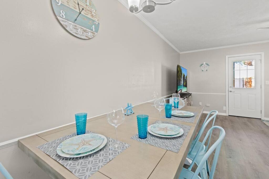 Absolute Beach - Seasonal Hot Tub, Bbq, 700 Feet To Beach, Central Pcb, Free Daily Activities, & More! Holiday home Panama City Beach