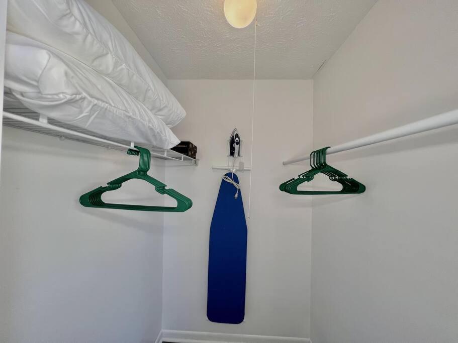 Absolute Beach - Seasonal Hot Tub, Bbq, 700 Feet To Beach, Central Pcb, Free Daily Activities, & More! Holiday home