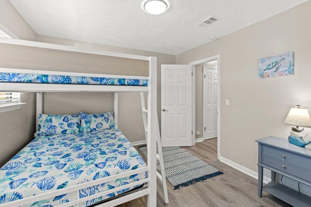 Absolute Beach - Seasonal Hot Tub, Bbq, 700 Feet To Beach, Central Pcb, Free Daily Activities, & More! Panama City Beach