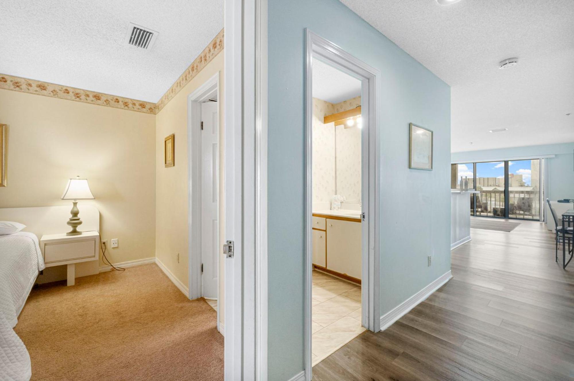 The At St Thomas Square 1305a Apartment
