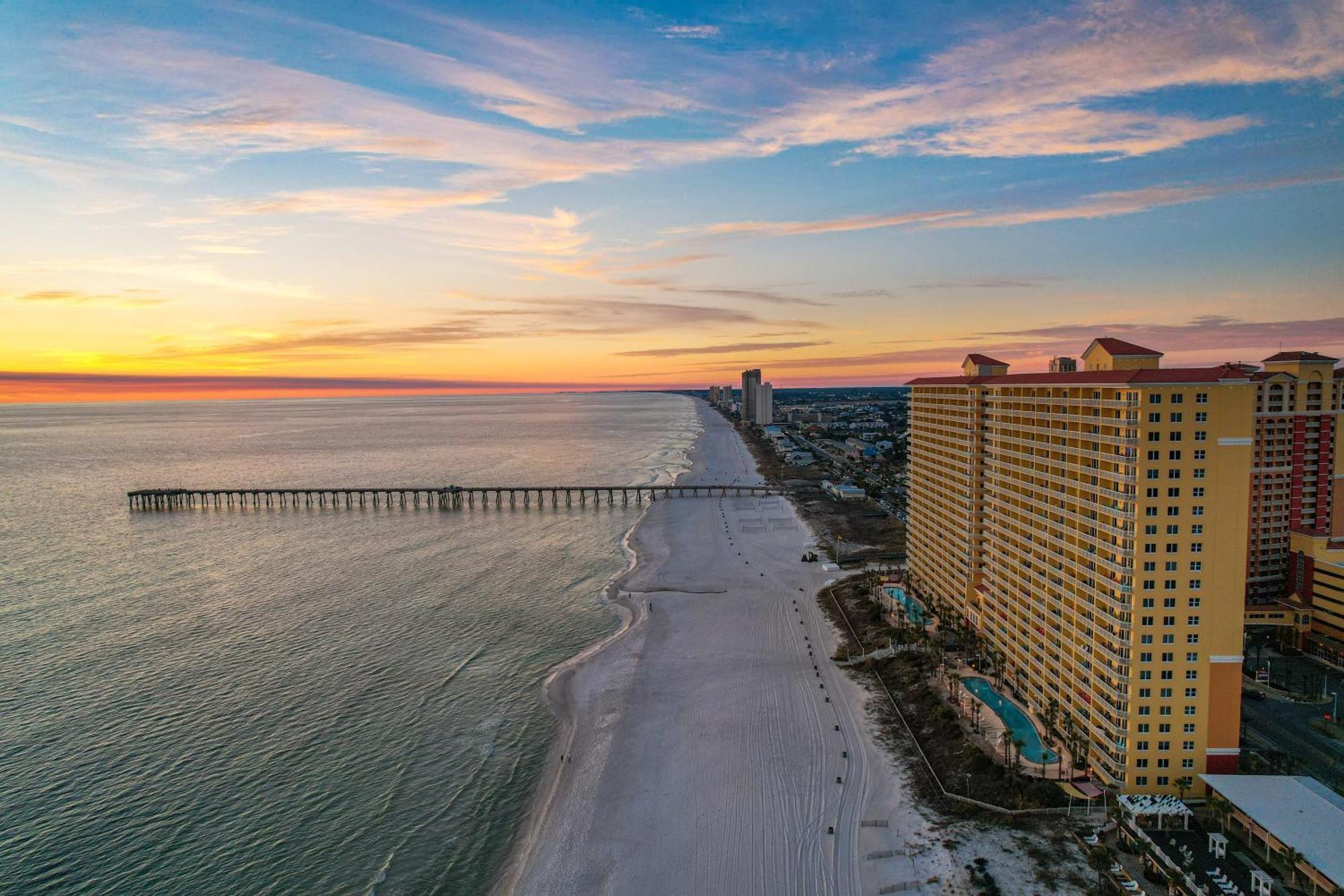 Holiday home Calypso 3 New Relax Unwind Luxury Pcb Next To Pier Park 3 Bed 2 Bath Pool Hot Tub Tikki Bar