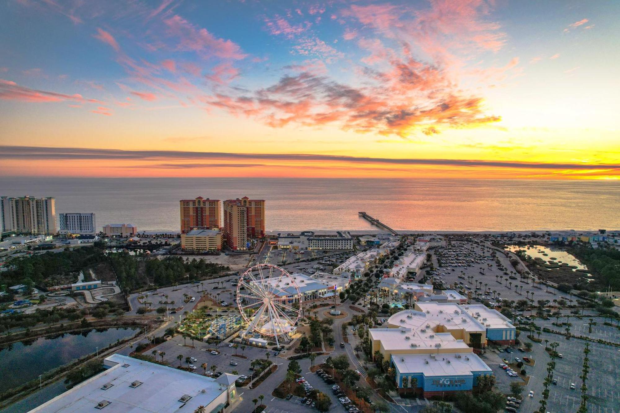 Calypso 3 New Relax Unwind Luxury Pcb Next To Pier Park 3 Bed 2 Bath Pool Hot Tub Tikki Bar Holiday home Panama City Beach