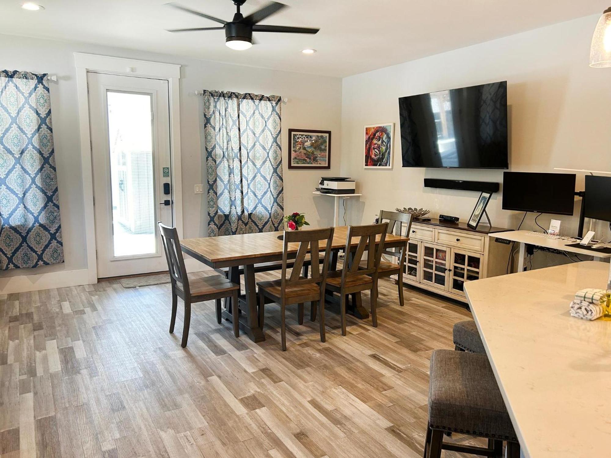 Casa Blanca Cove