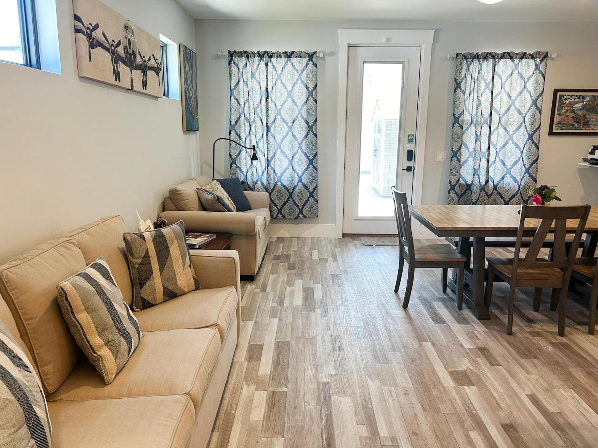 Casa Blanca Cove *