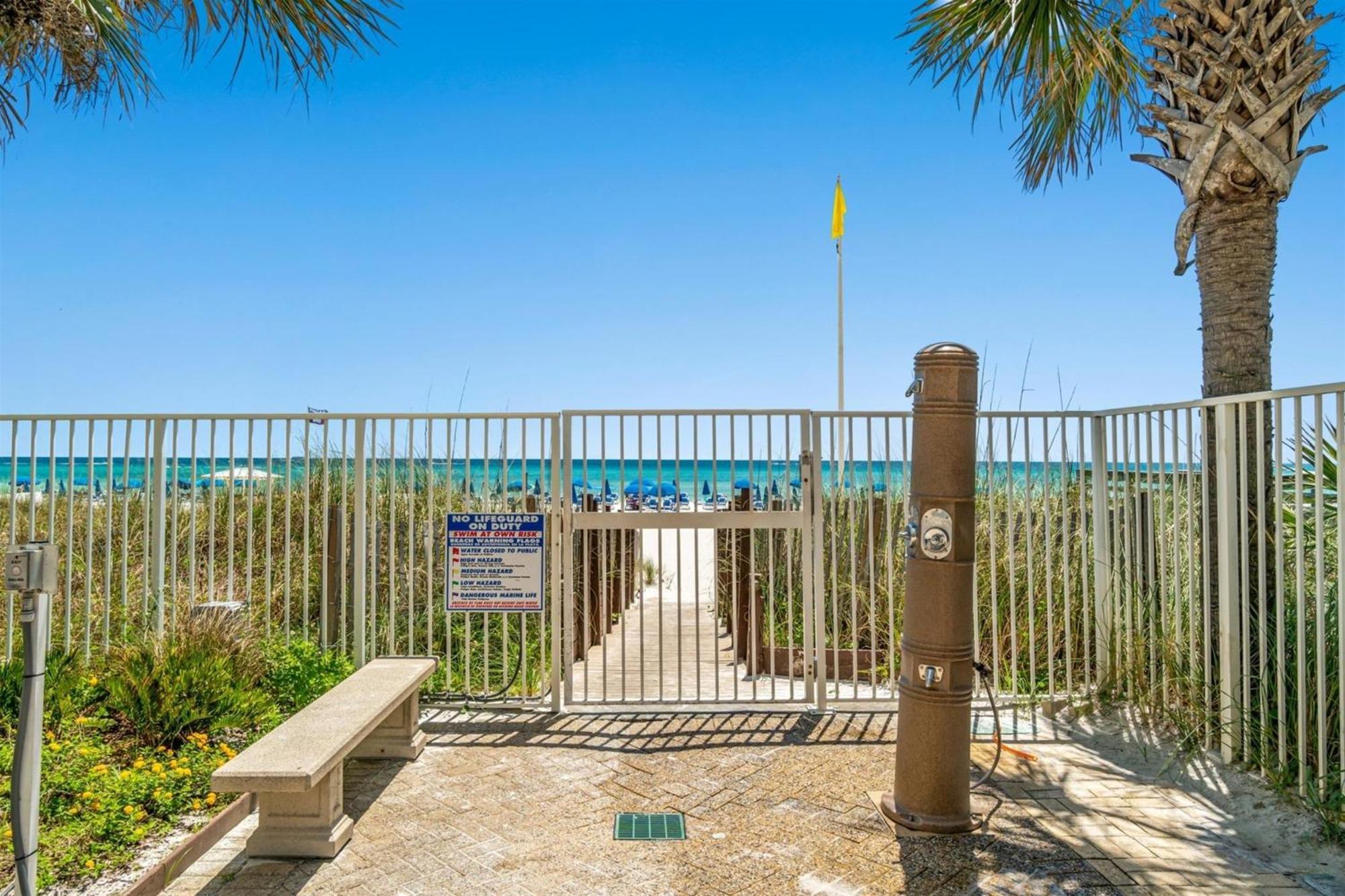 Ocean 1302 Apartment