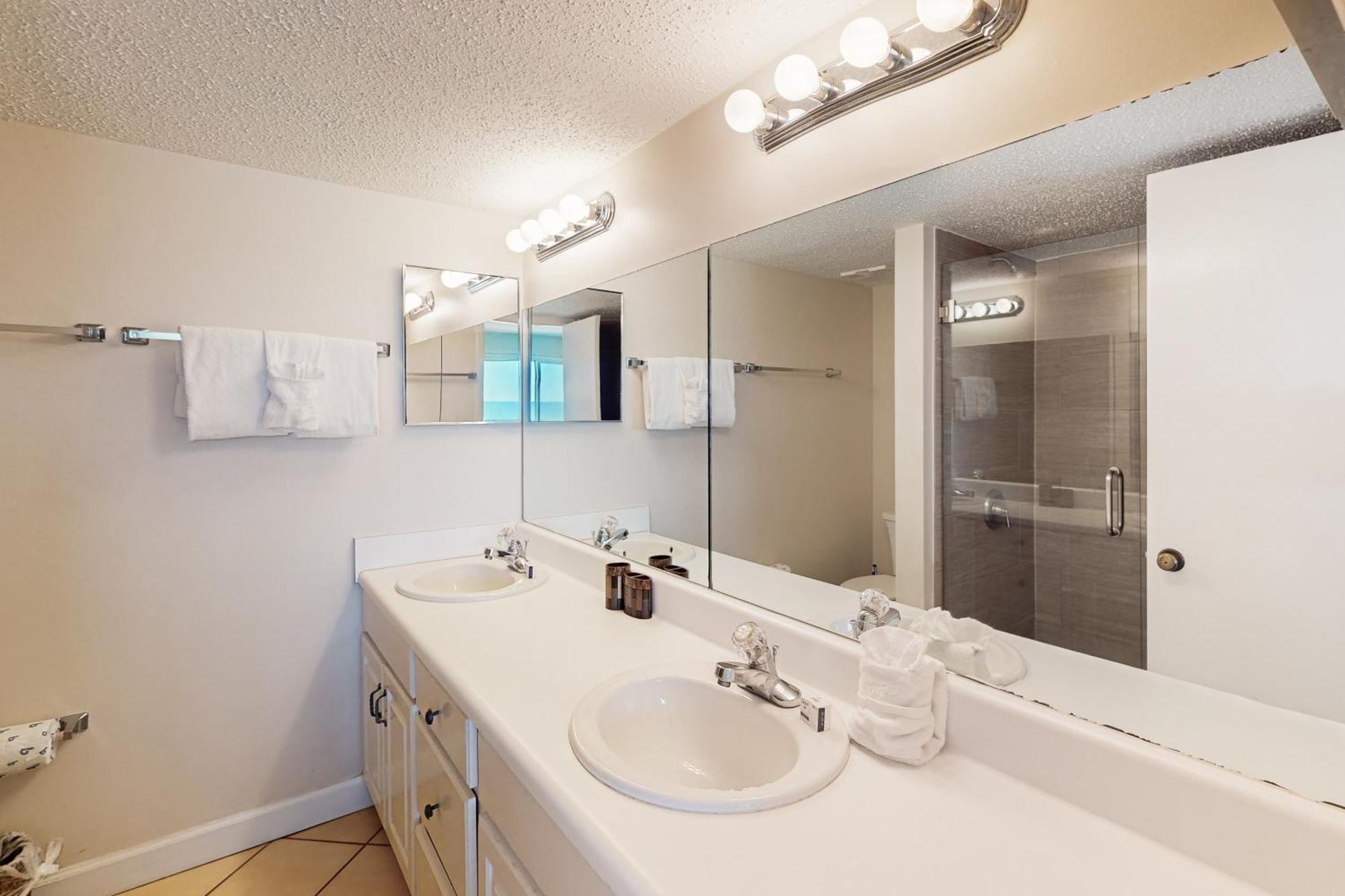 Pinnacle Port B1-405 Apartment