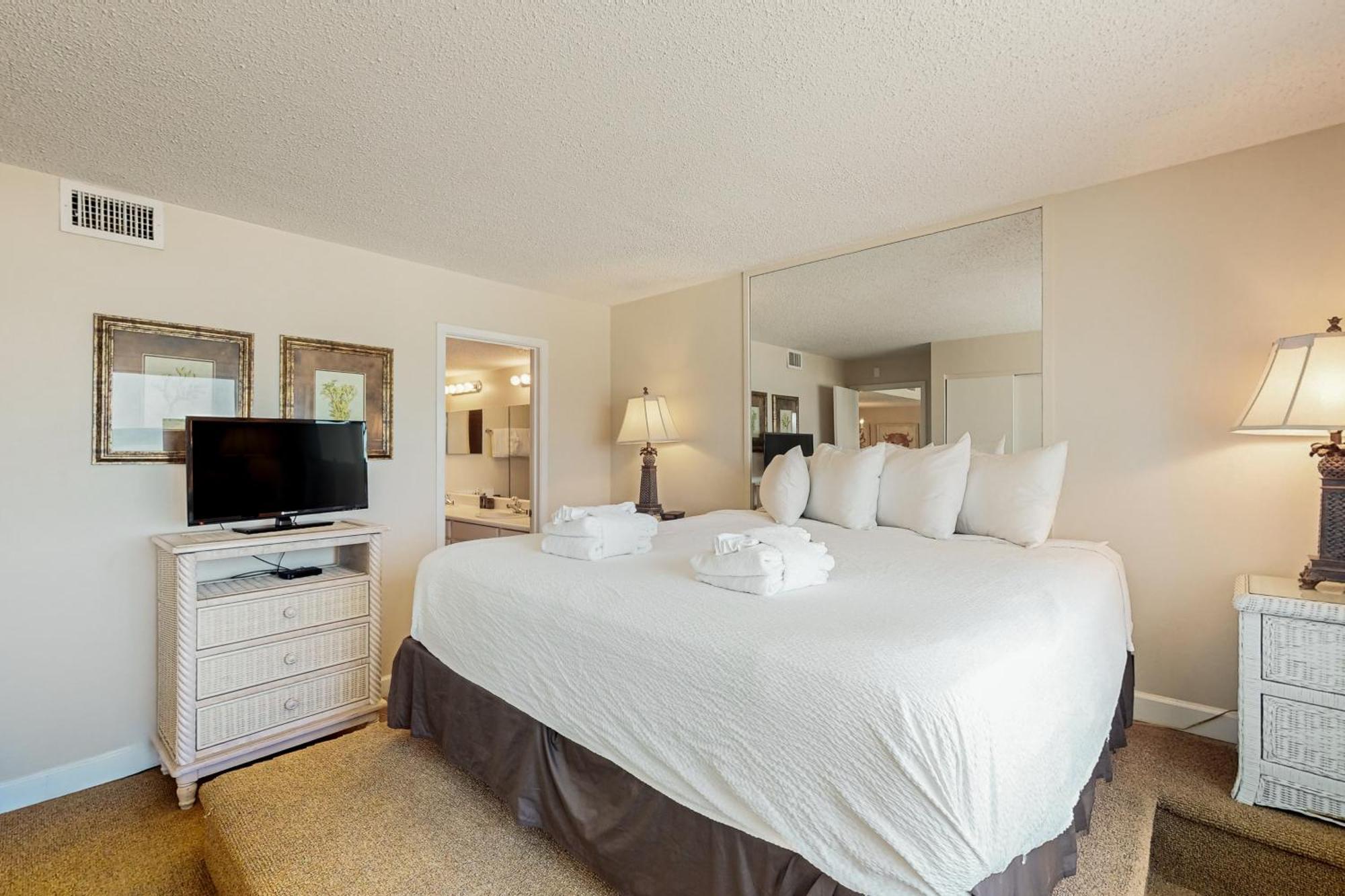 Pinnacle Port B1-405 Apartment *