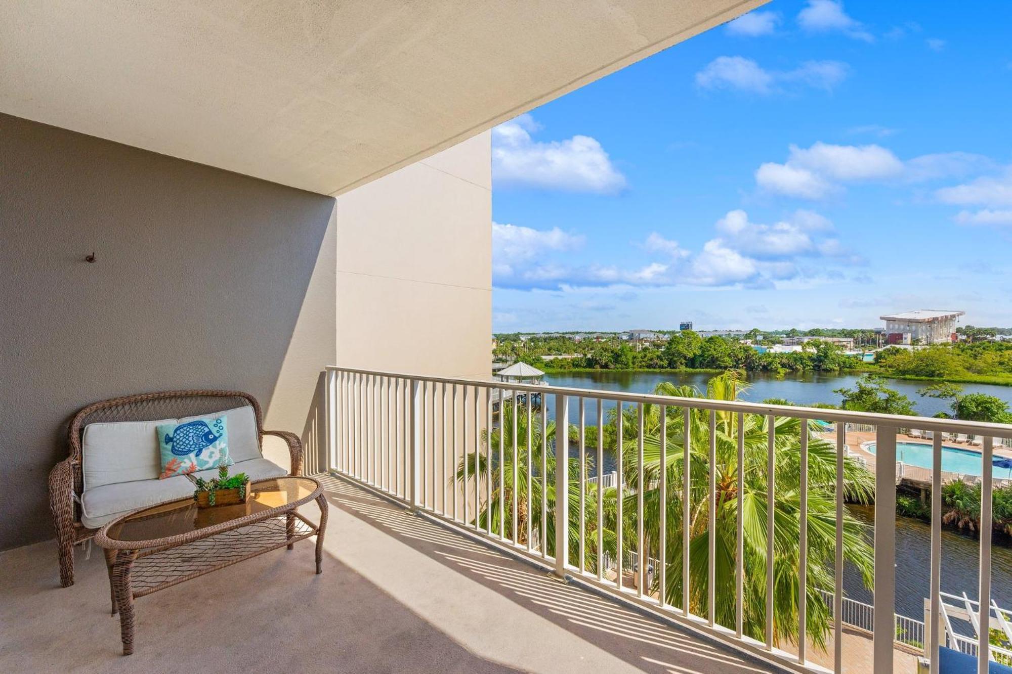 Apartment Laketown Wharf 0304