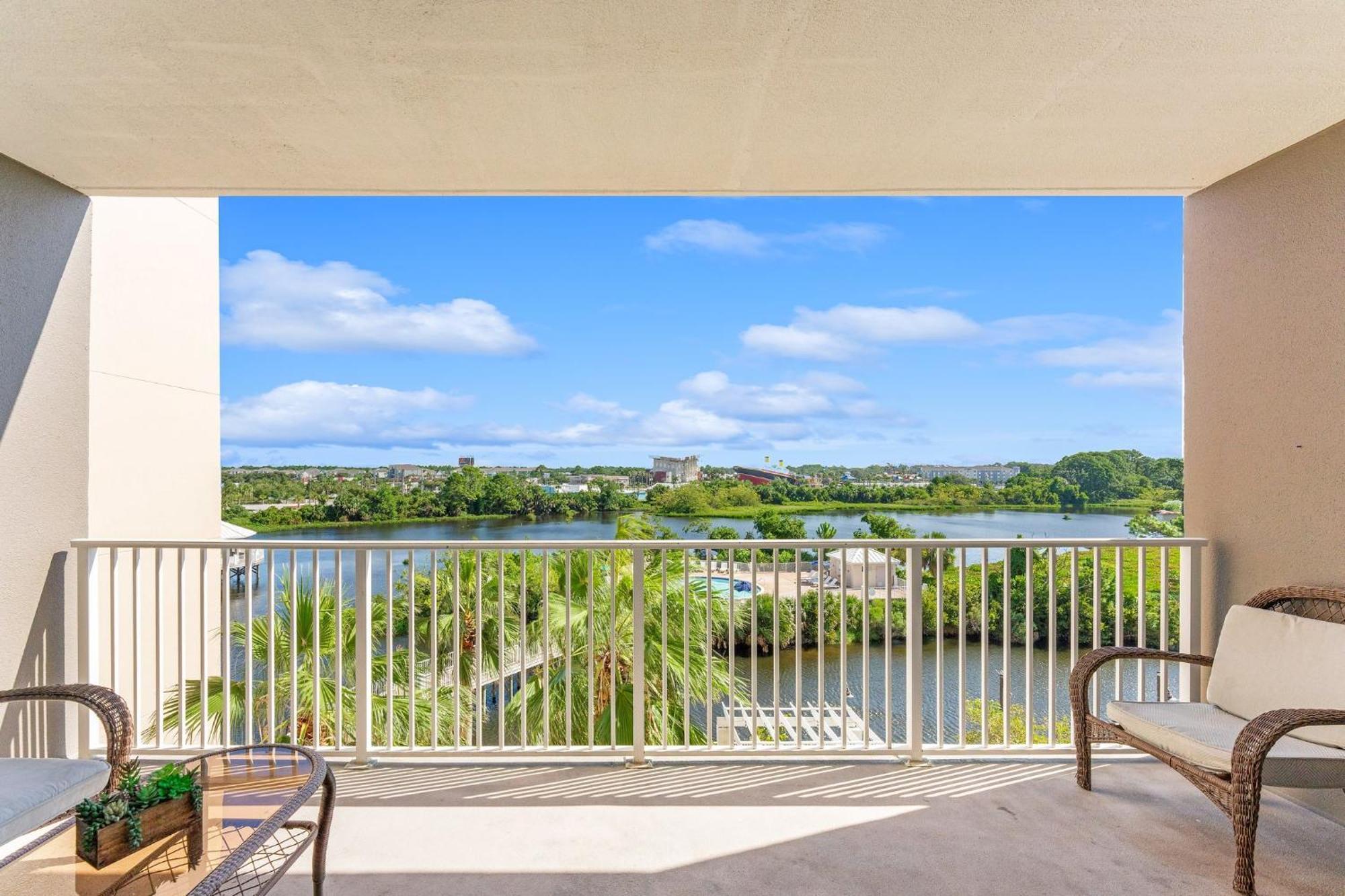 Apartment Laketown Wharf 0304 *