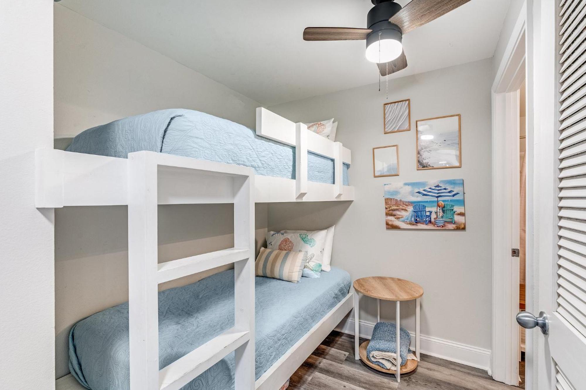 Apartment Laketown Wharf 0304