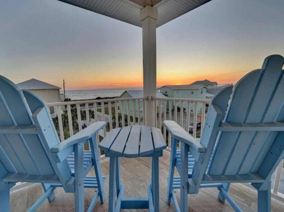 Serenade By The Sea *