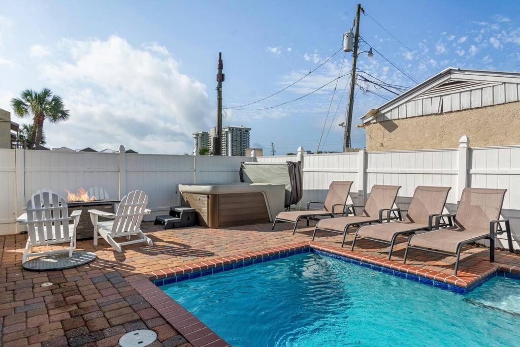 Holiday home Seas The Day: Luxury With Private Pool And Complimentary Amenities