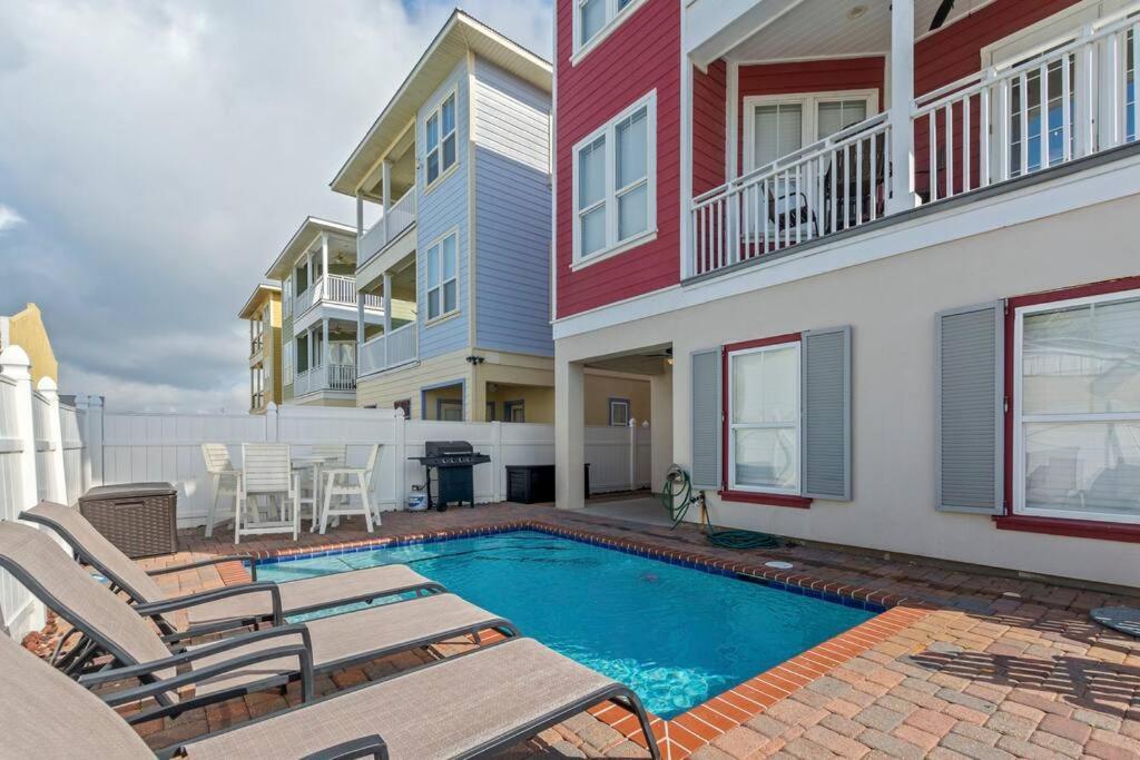Seas The Day: Luxury With Private Pool And Complimentary Amenities Holiday home