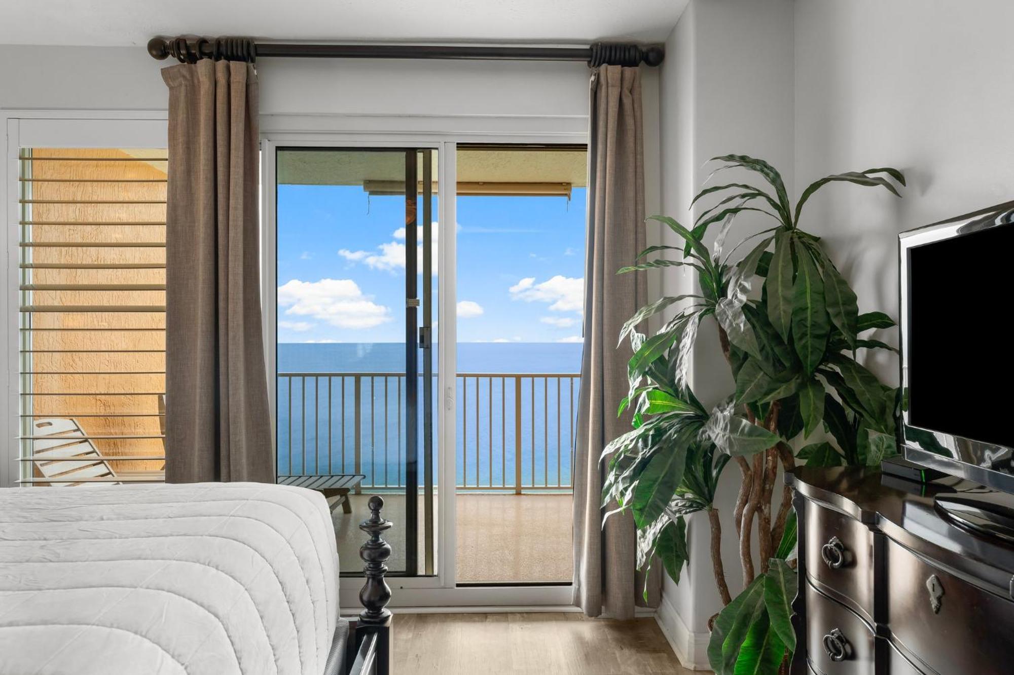 Apartment Treasure Island 2302