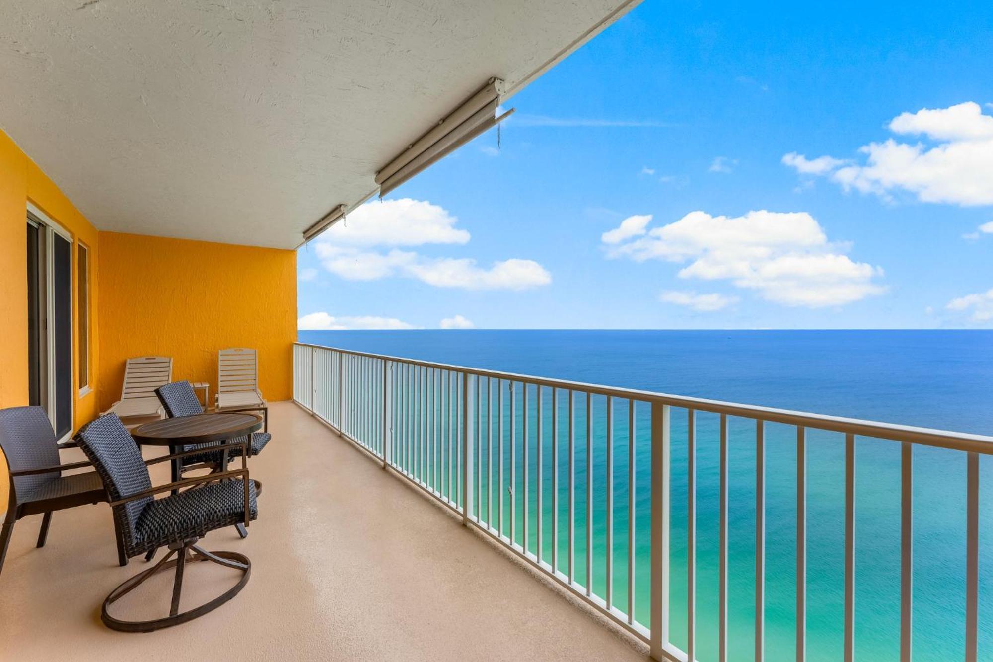 Apartment Treasure Island 2302