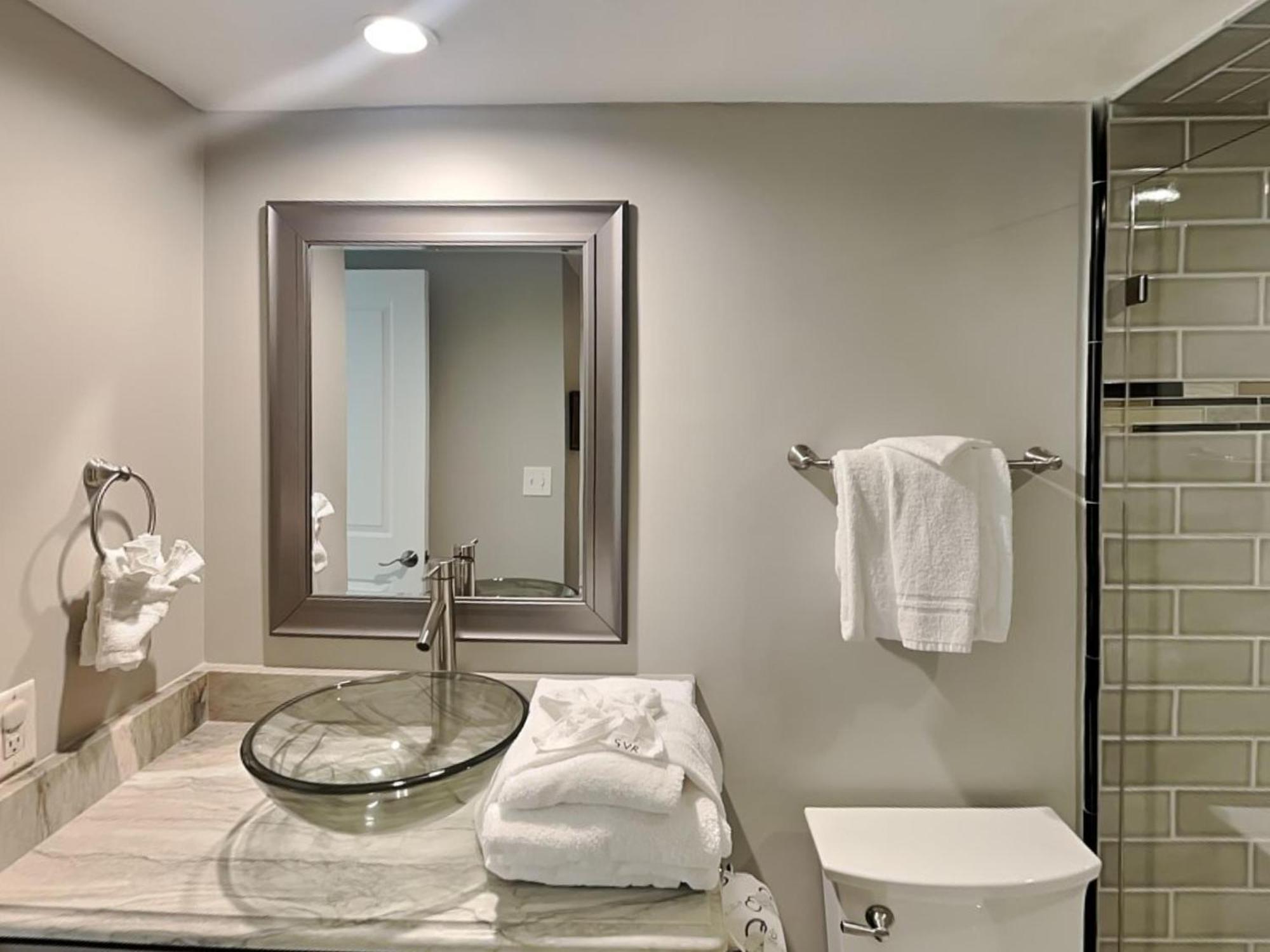 Apartment Edgewater Tower 3 Unit 301 *